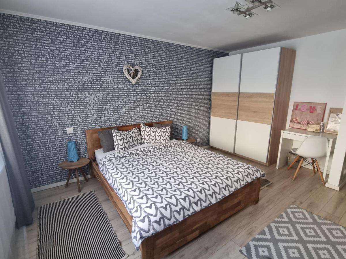 Dream Apartment Петрошани Экстерьер фото